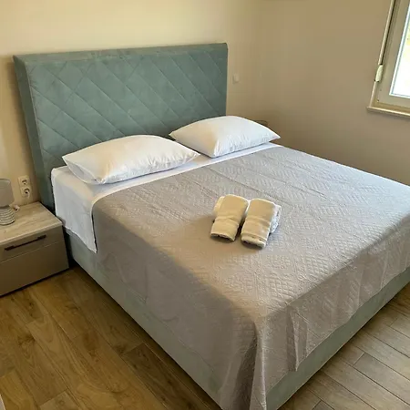 Hill Apartment *